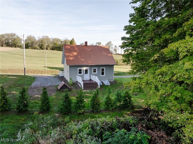 back of house featuring a lawn