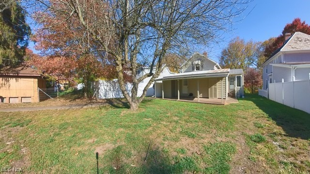 view of yard with a patio