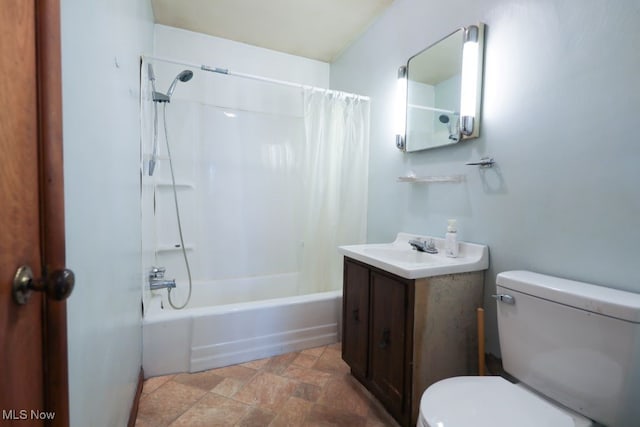 full bathroom featuring shower / bath combo with shower curtain, vanity, and toilet