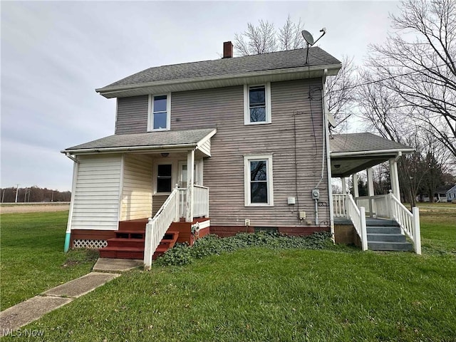 view of front of house featuring a front lawn