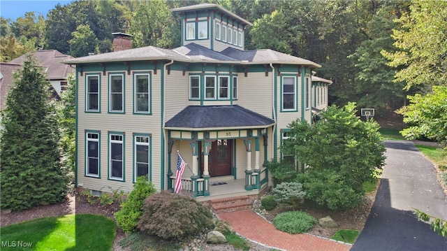 view of front of home with covered porch