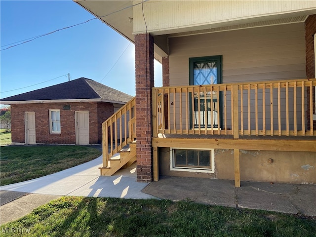 exterior space with a yard