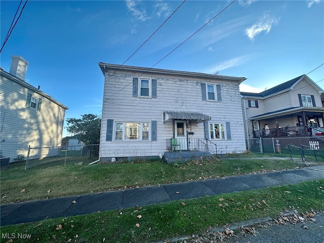 view of front of property with a front lawn