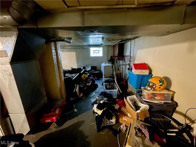 basement featuring washer / dryer