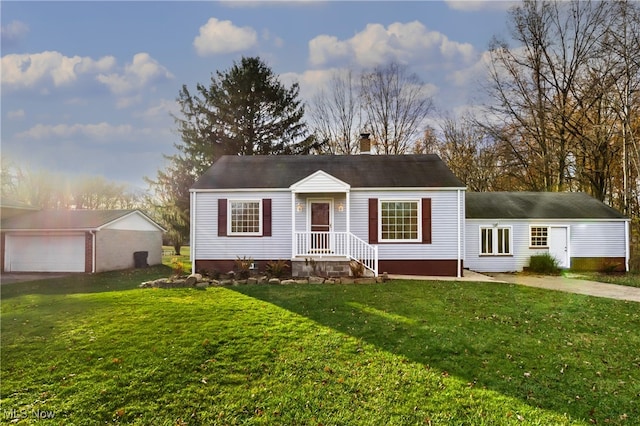 view of front of house featuring a front yard and a garage