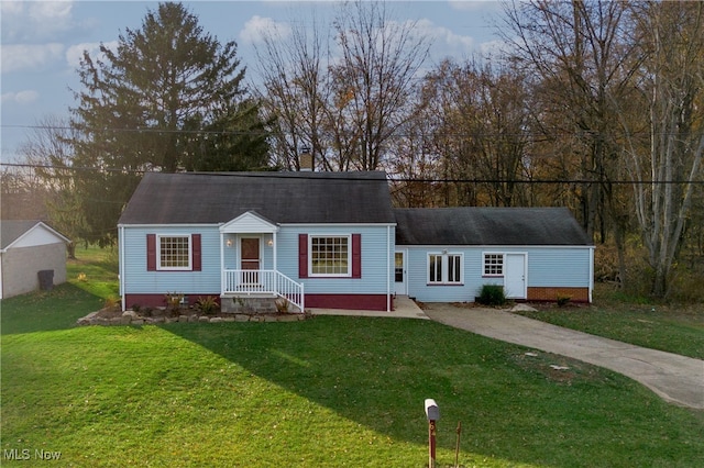 view of front of house with a front yard