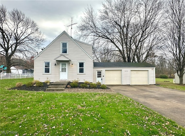 view of front of property featuring a front lawn and a garage