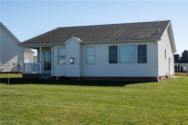 back of house featuring a yard