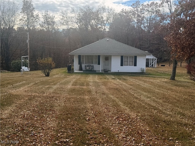 view of front of property featuring a front lawn and a porch