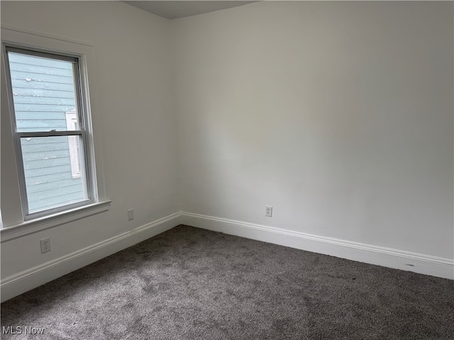 unfurnished room with carpet flooring