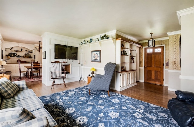 living room featuring hardwood / wood-style floors and crown molding