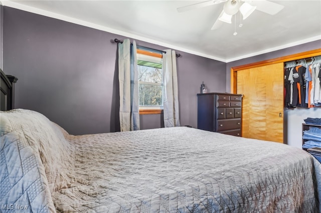 bedroom with ceiling fan and a closet