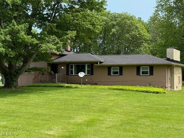 2500 Douglas Rd, Ashtabula, OH 44004 - view of front facade featuring a chimney and a front yard