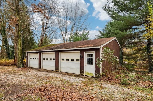 view of detached garage