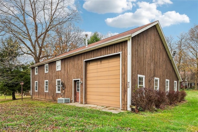 detached garage with driveway