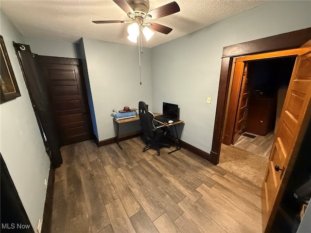 home office featuring ceiling fan, a textured ceiling, and hardwood / wood-style flooring