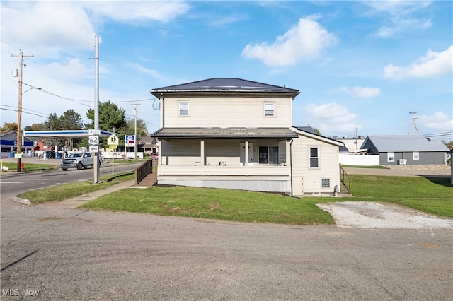 view of front of home with a front lawn