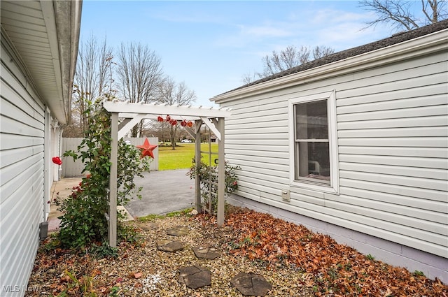 view of yard featuring a pergola and a patio area