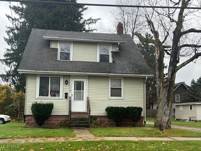 view of front of house with a front lawn