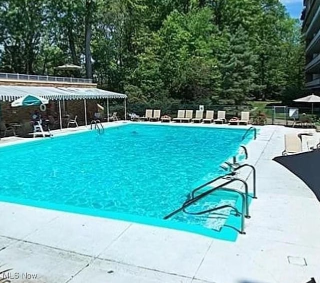 view of swimming pool