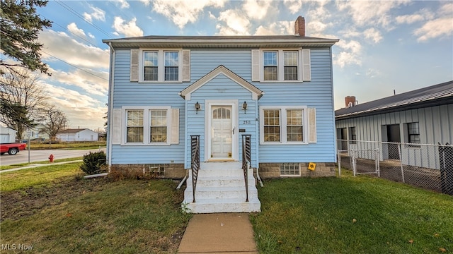 view of front of property with a front yard