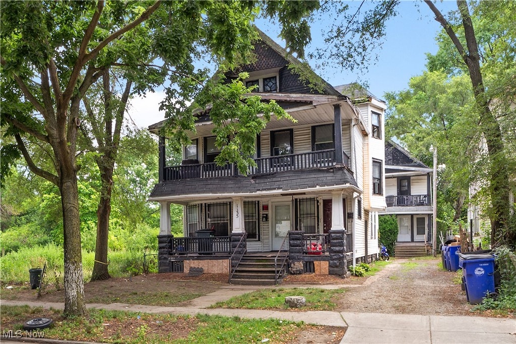 view of front facade featuring a porch