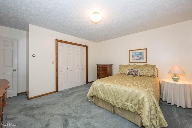 bedroom with carpet flooring, a textured ceiling, and a closet