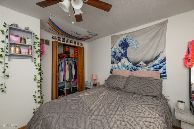 bedroom with a textured ceiling, a closet, and ceiling fan