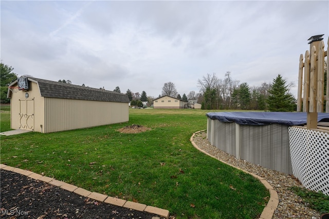 view of yard featuring a covered pool