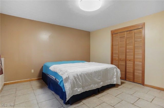 bedroom with a closet and light tile patterned floors