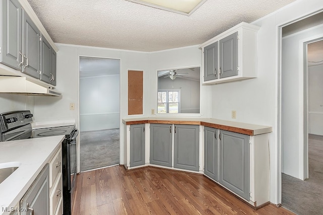 kitchen with dark hardwood / wood-style floors, gray cabinets, black range with electric stovetop, and ceiling fan