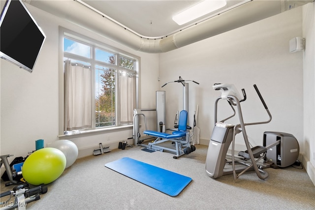 workout room with carpet