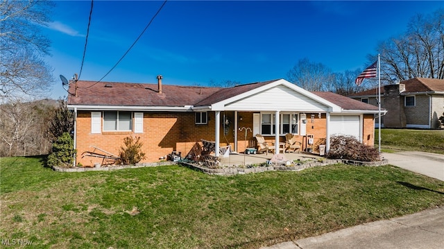 view of front of home featuring a garage and a front yard