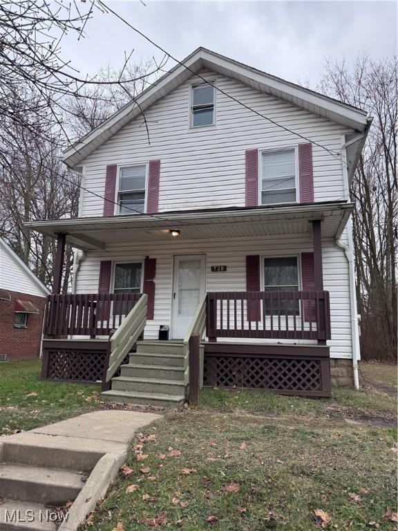 view of front facade with a porch and a front lawn