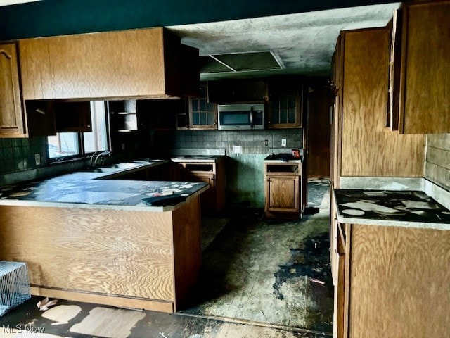 kitchen with backsplash