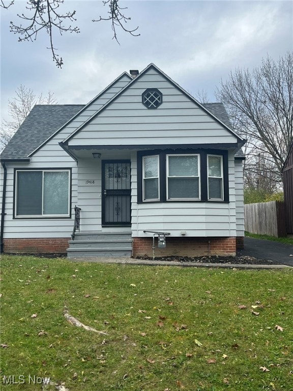 view of front of house featuring a front yard