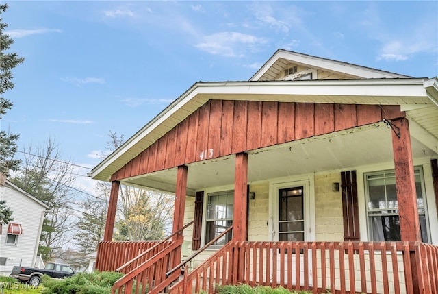 view of front of house with covered porch