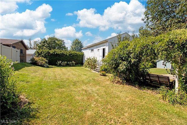 view of yard with a storage unit