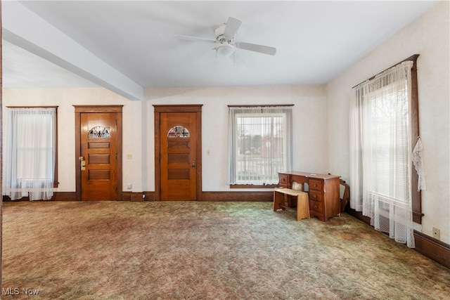 carpeted foyer entrance featuring ceiling fan