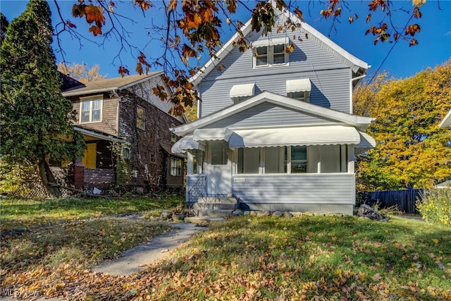 view of front facade with a front lawn