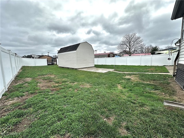 view of yard with a patio