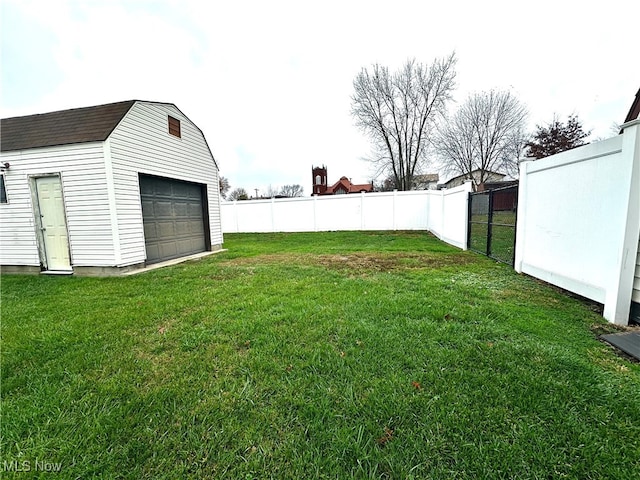 view of yard with a garage and an outdoor structure