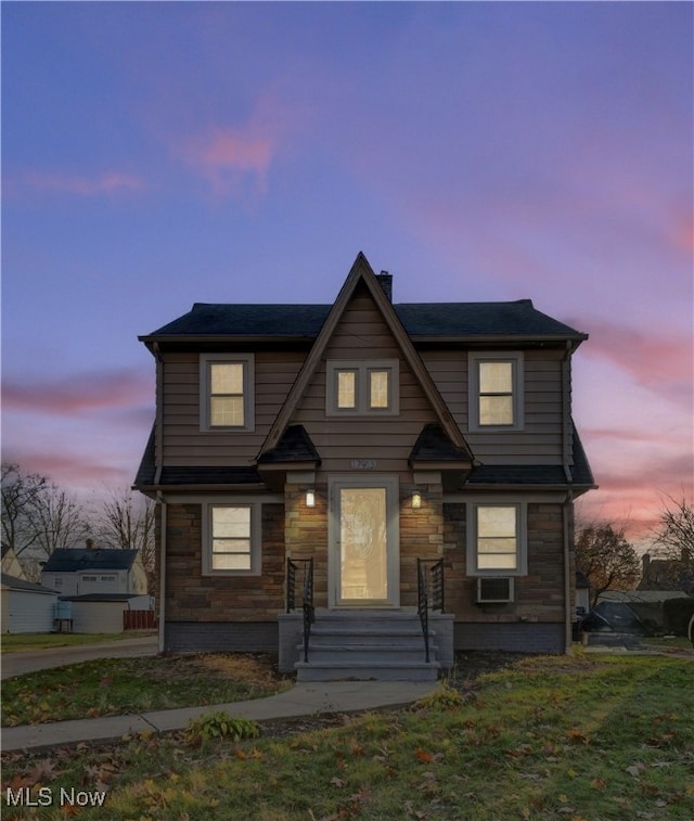 view of front of home featuring a yard