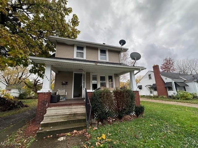 1411 W 21st St, Lorain, OH 44052 - view of front facade with a porch and a front lawn