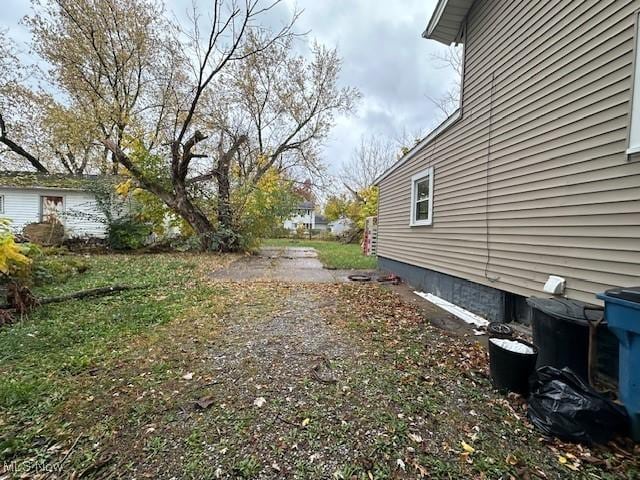 1411 W 21st St, Lorain, OH 44052 - view of yard