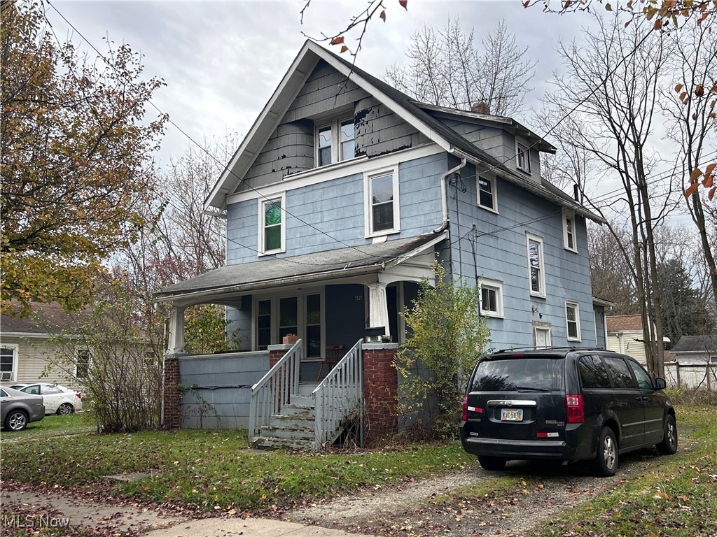 view of front of house with covered porch