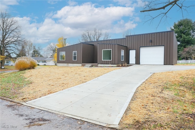 view of front of home featuring a garage