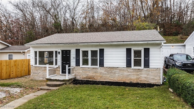 bungalow featuring a front yard