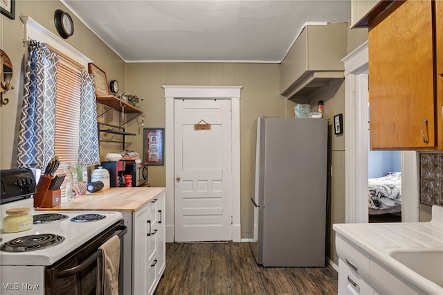 kitchen with stainless steel refrigerator, crown molding, dark wood-type flooring, and white electric stove