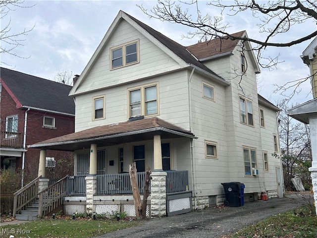 view of front of property featuring a porch